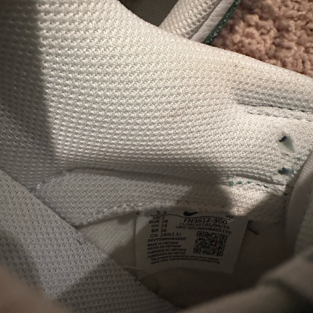Nike Womens Green Dunk Low - Picture 6 of 6